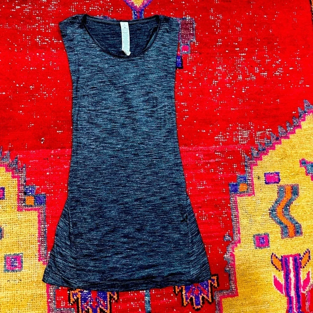 LULULEMON Dark Grey Unique Back Tank Sz 4